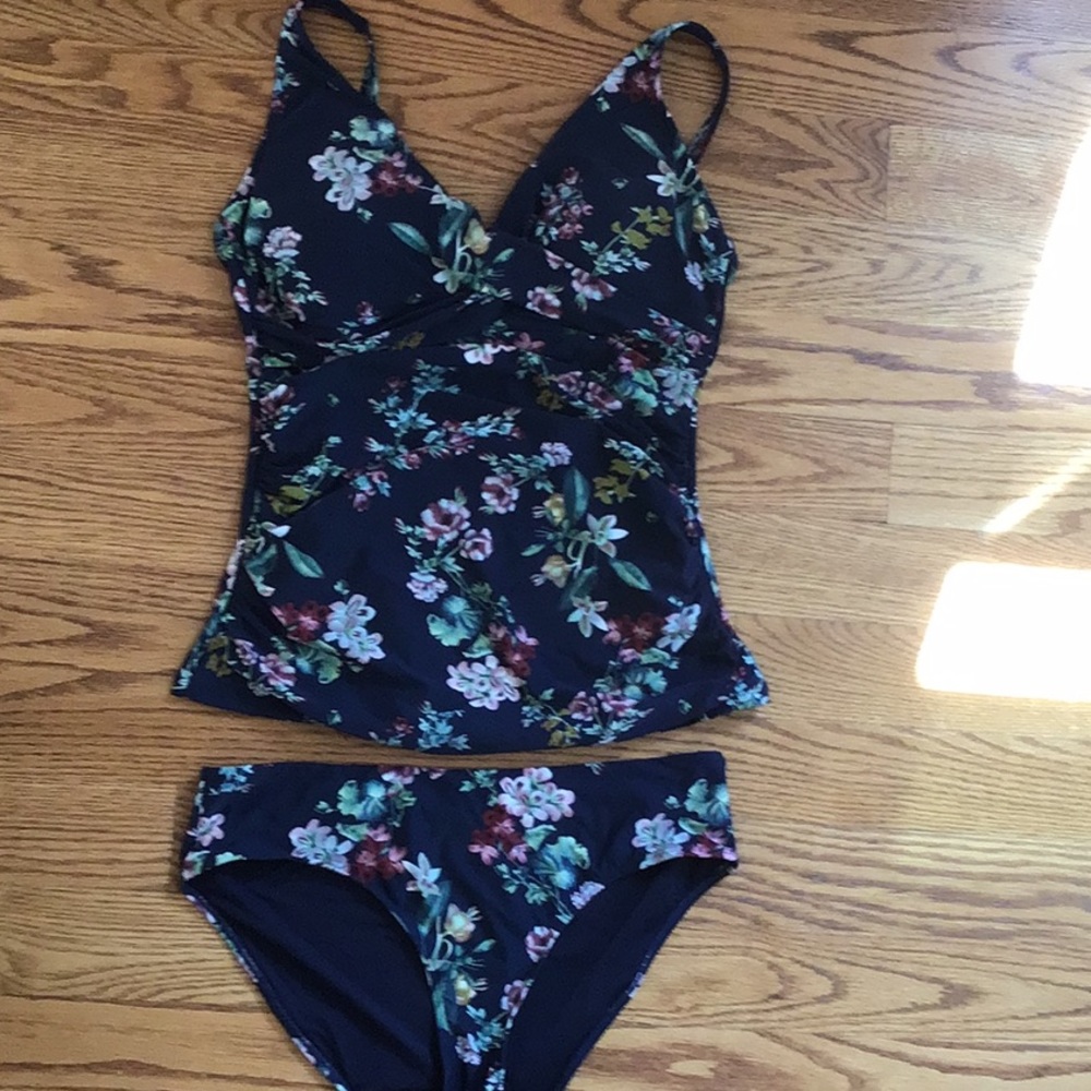 Nip tuck navy floral tankini